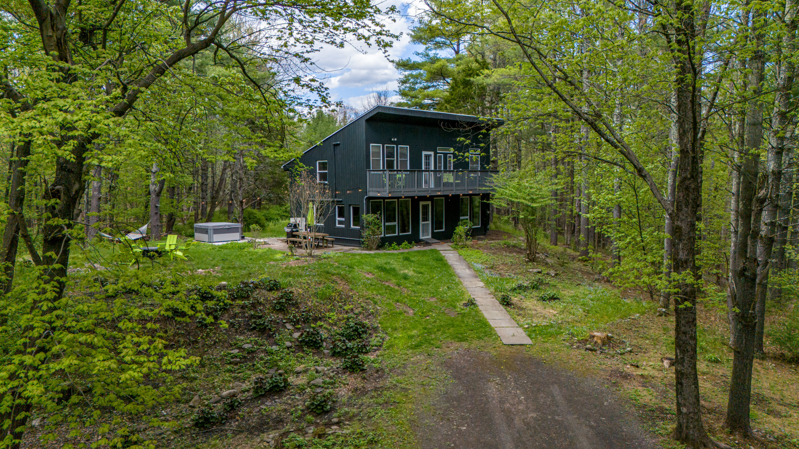 Gorgeous green, woodland scenery surrounding the property