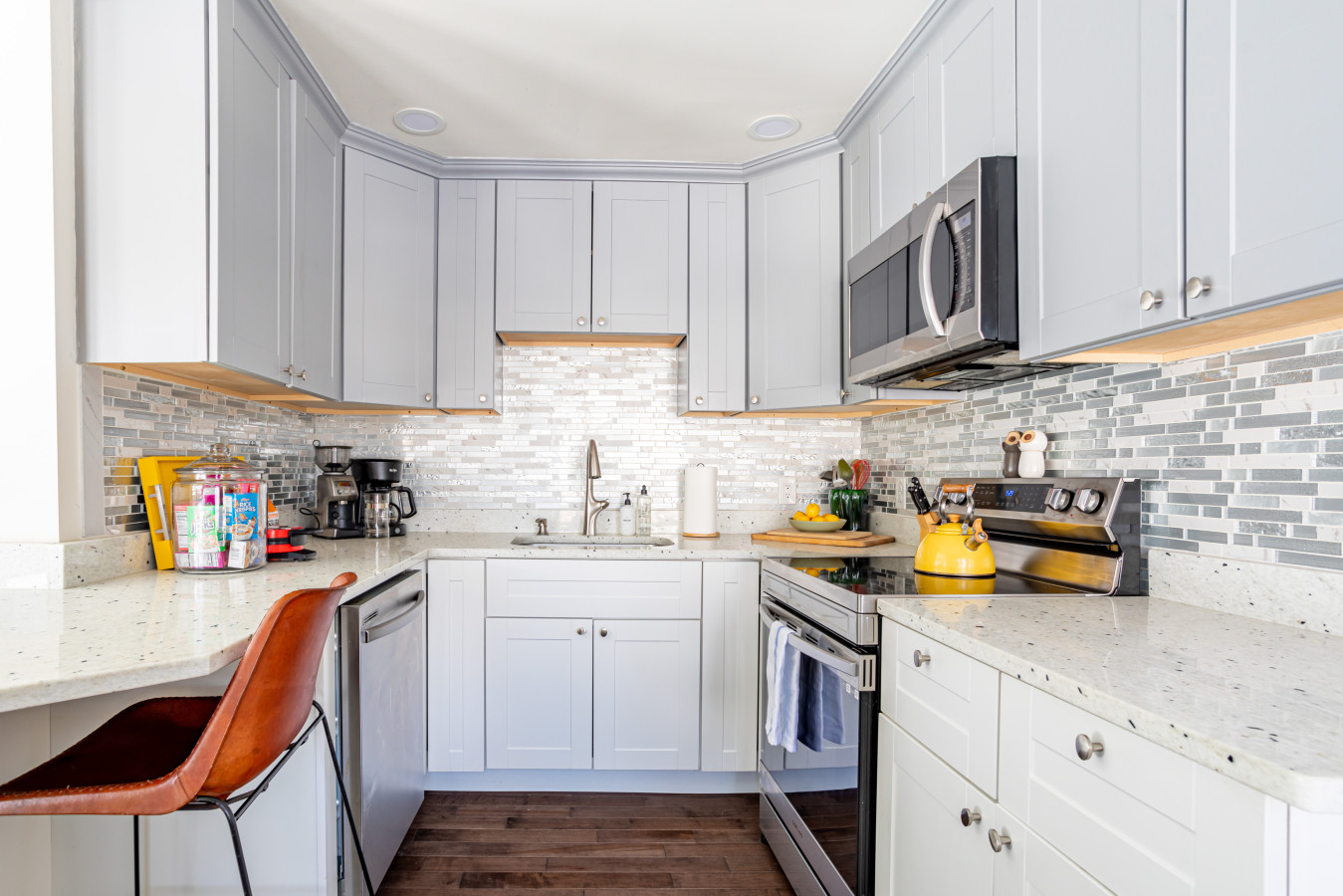 A fully stocked modern kitchen with plenty of space to prep and cook