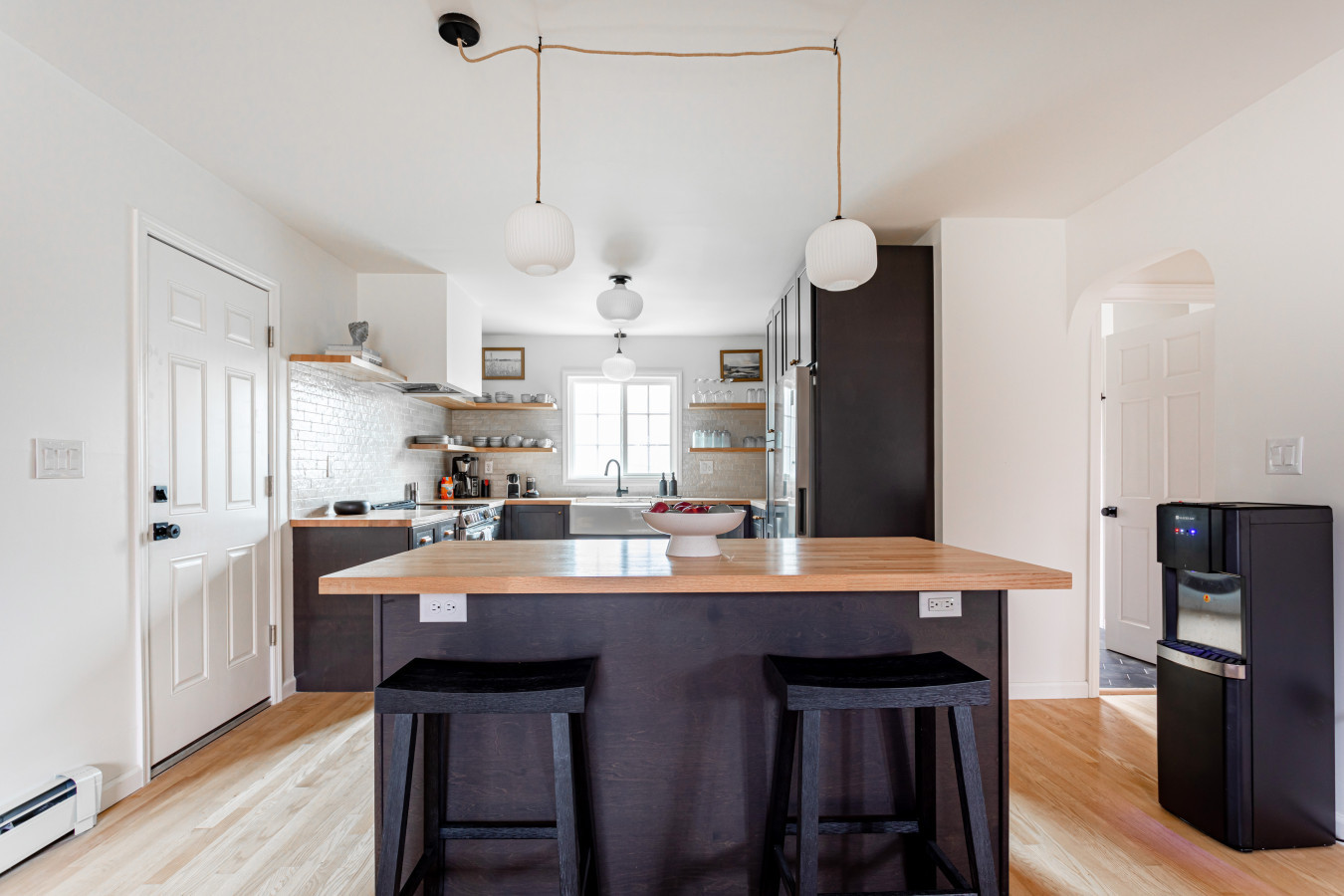 Beautiful, spacious chefs kitchen