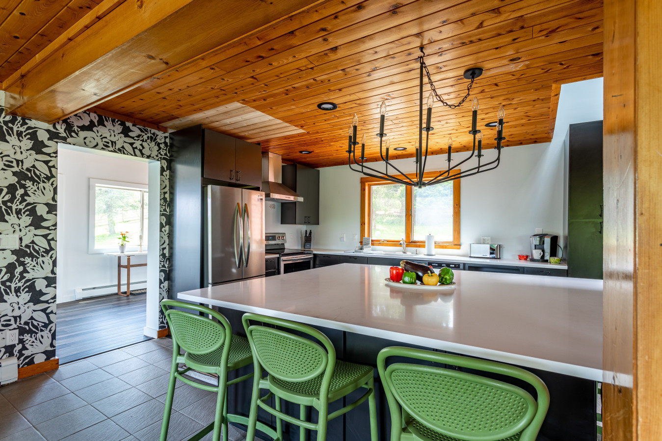 Fully equipped kitchen with a large island, perfect for meal preparation