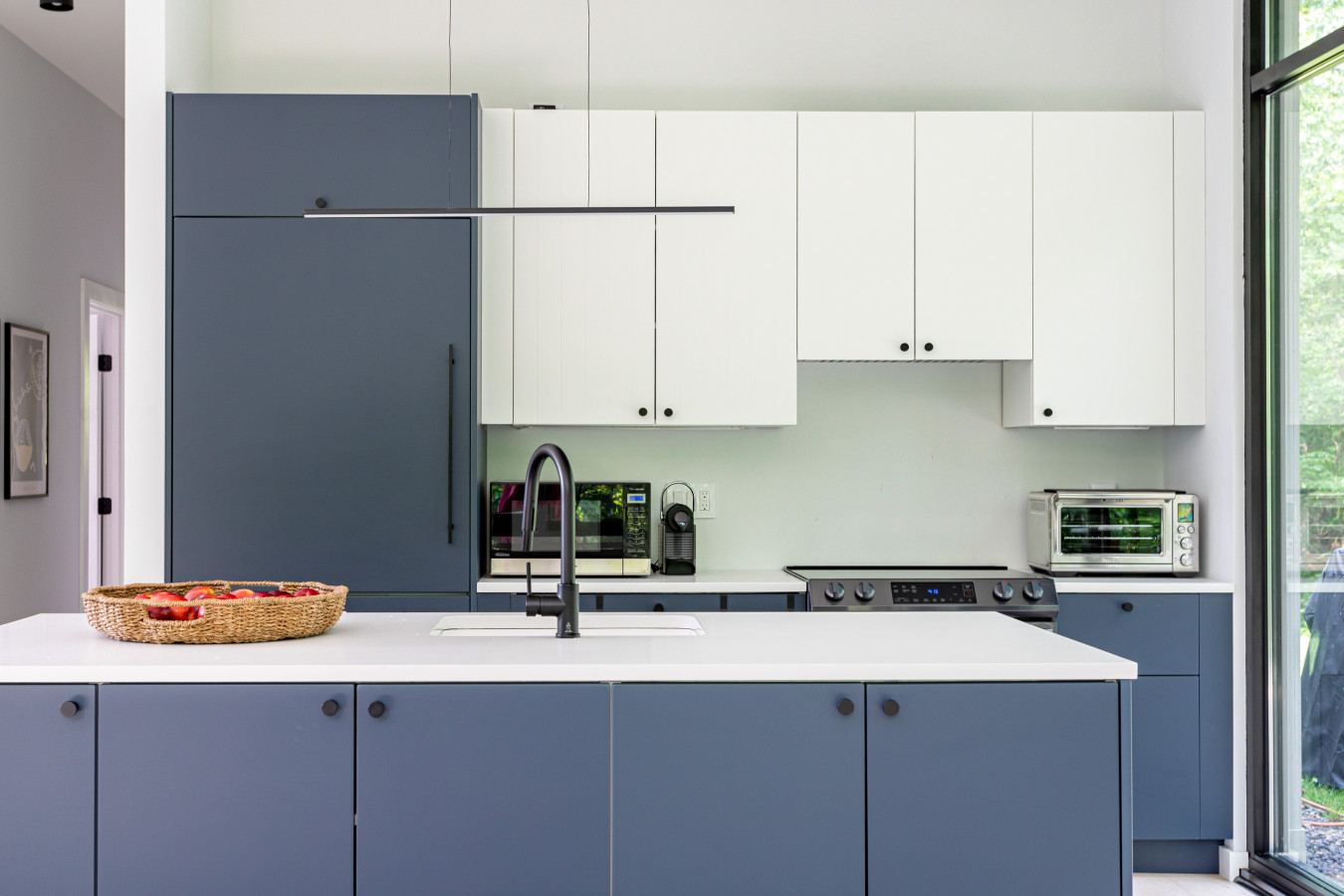 Contemporary kitchen with island - perfect for meal preparation