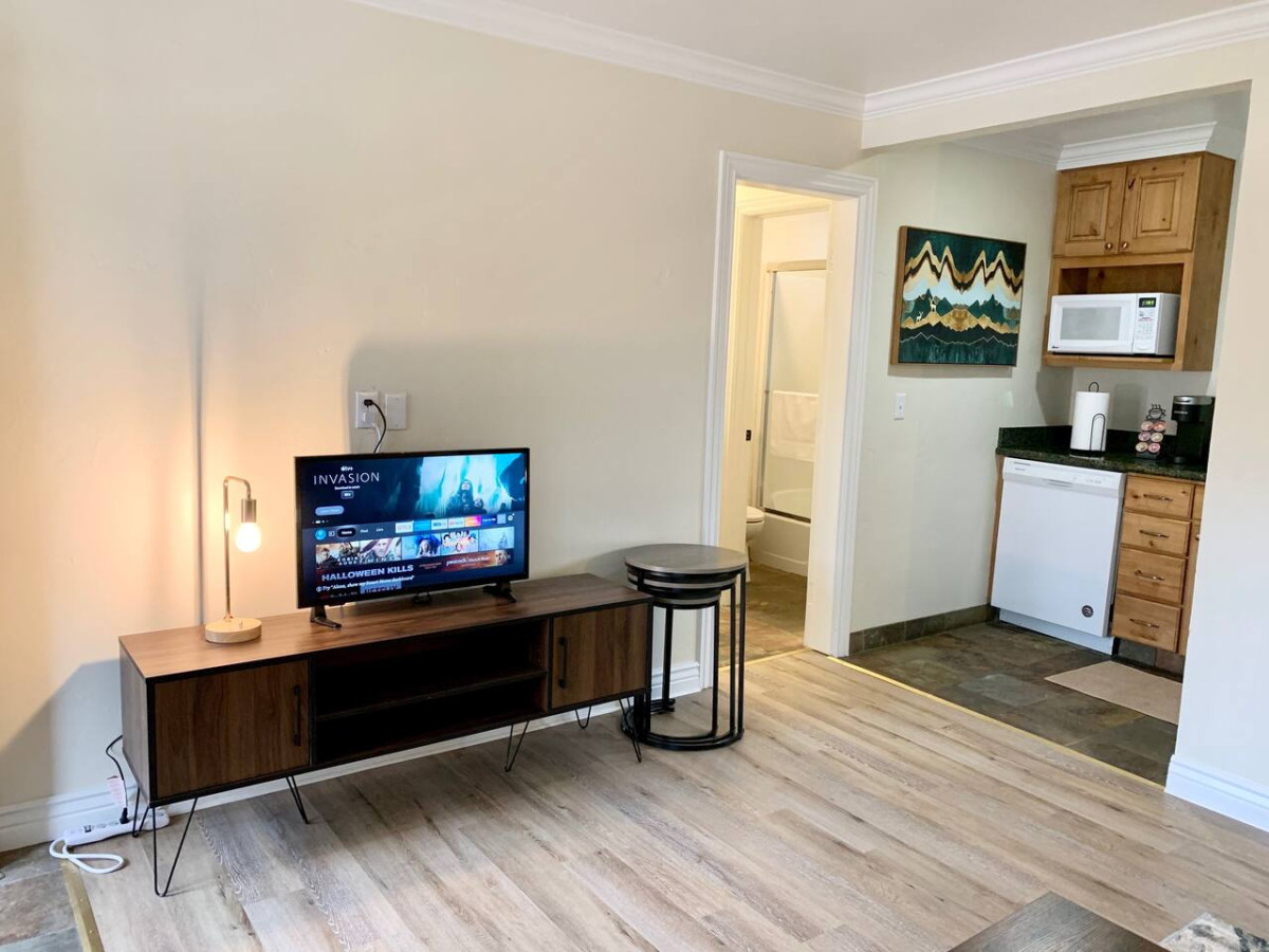 Smart TV with Netflix!