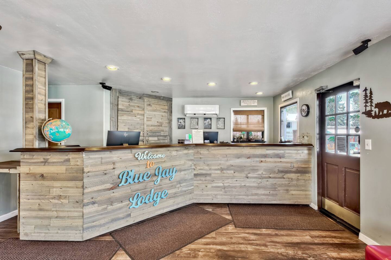 BJL Large Suite | Photo 3