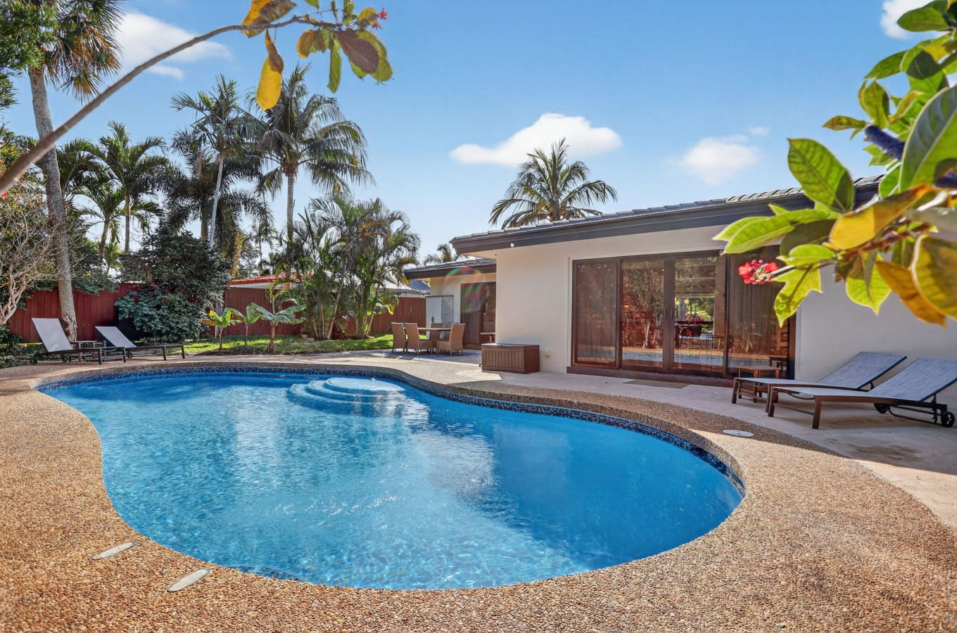 Newly Renovated Pompano 2br/2ba Home W/heated Pool - Bahamalar