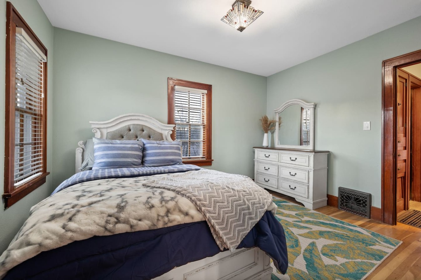 Downtown, 2bedroom, 2 bath, Beautiful Apartment! — photo 2