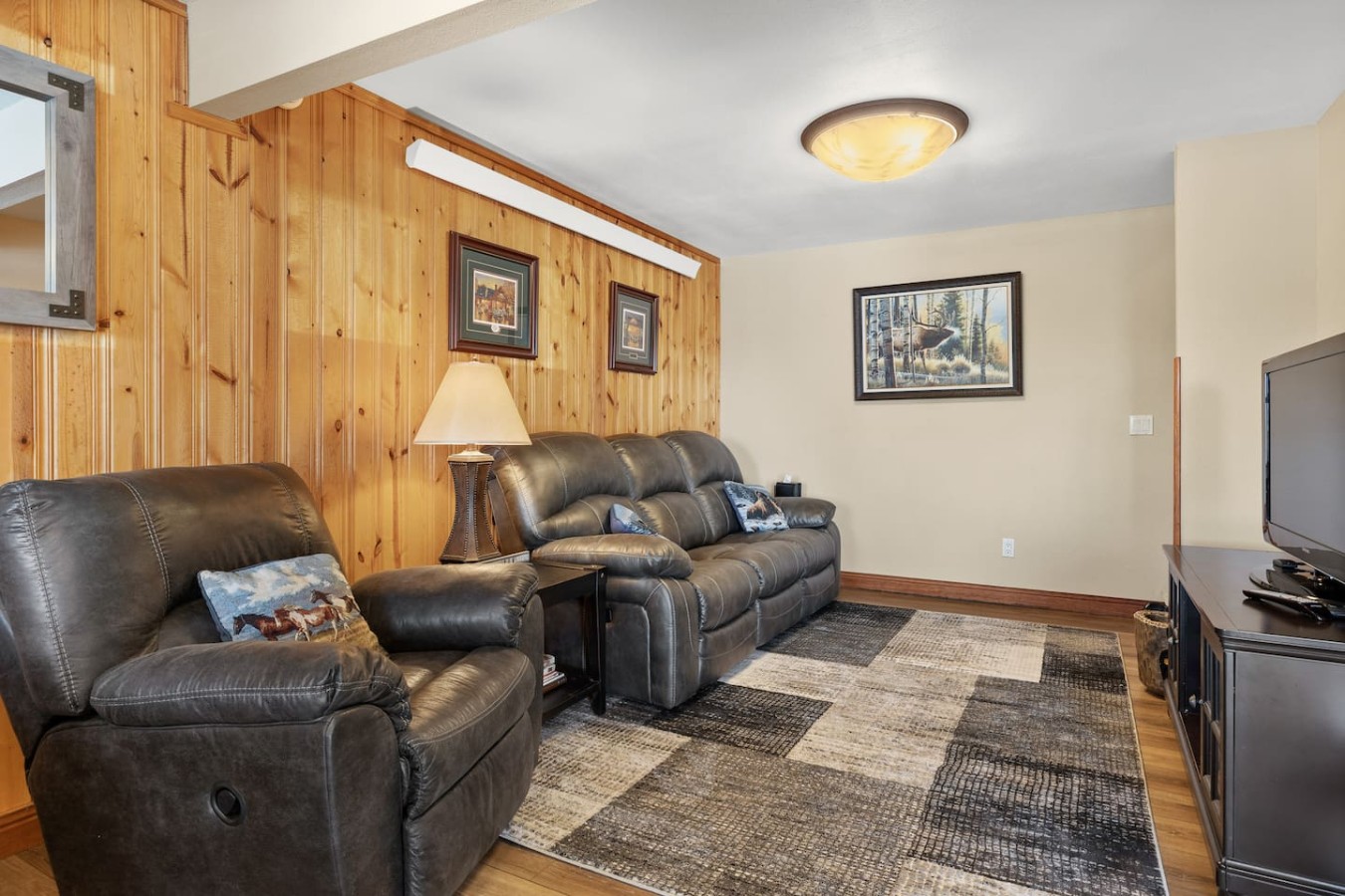 The Lincoln Lodge Cabin — photo 11