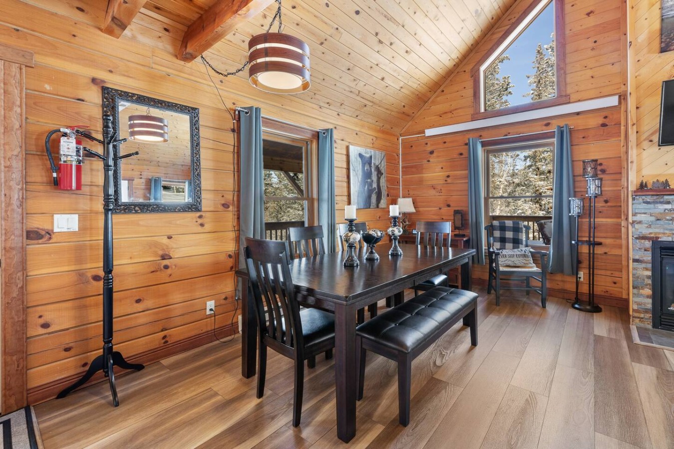 The Lincoln Lodge Cabin — photo 3
