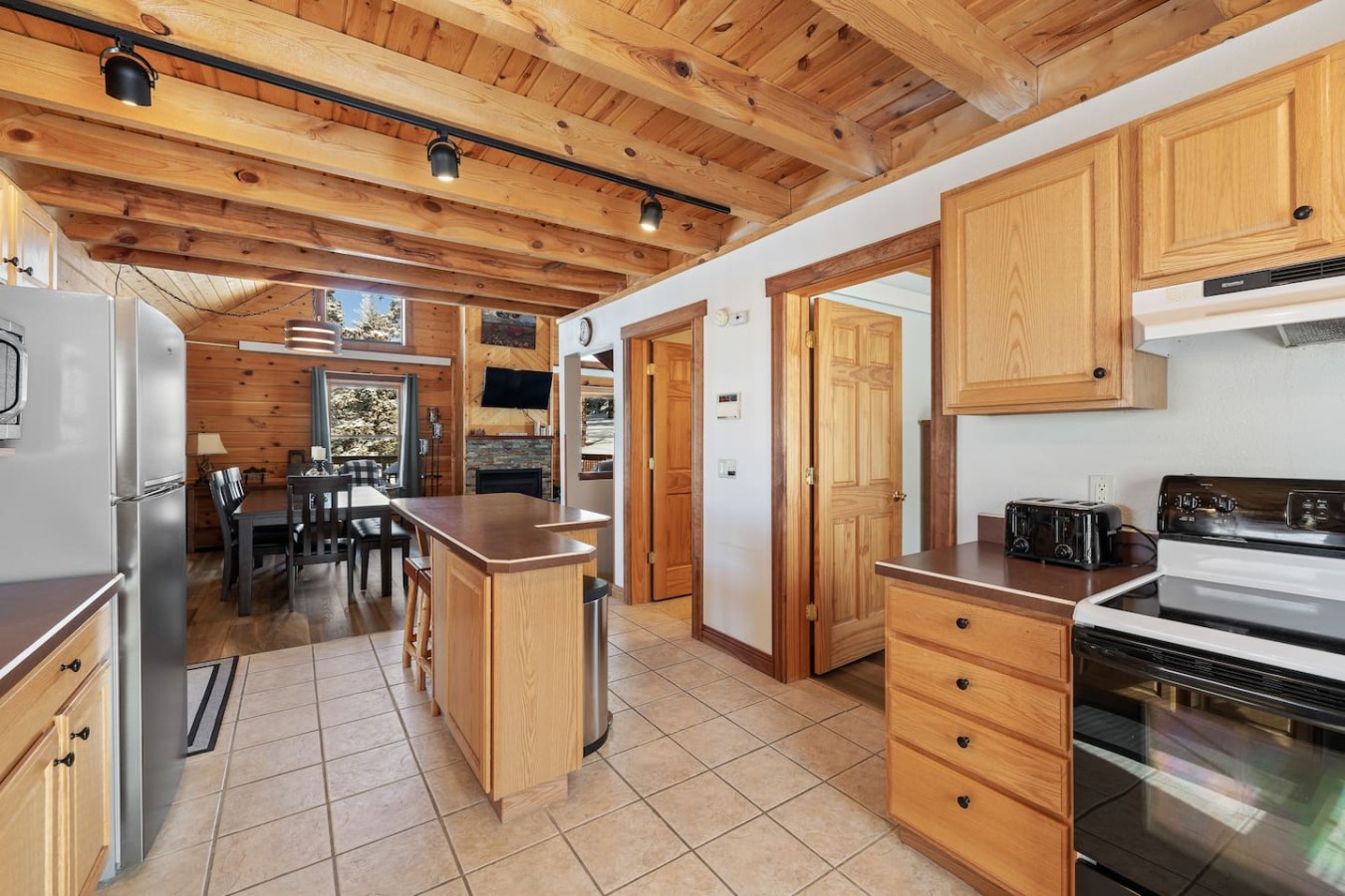 The Lincoln Lodge Cabin — photo 24