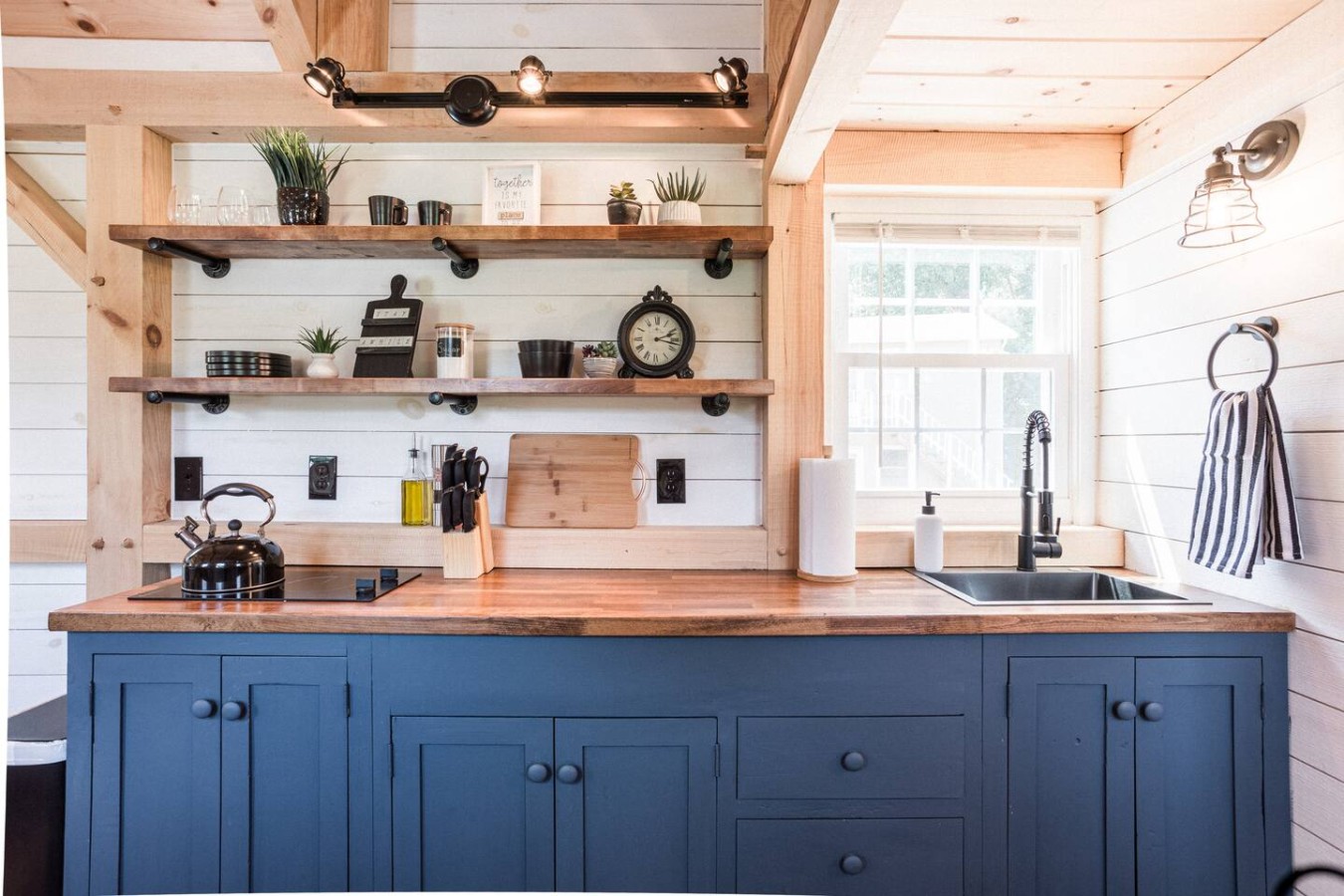 Tiny Timber- Stunning Tiny House — photo 3