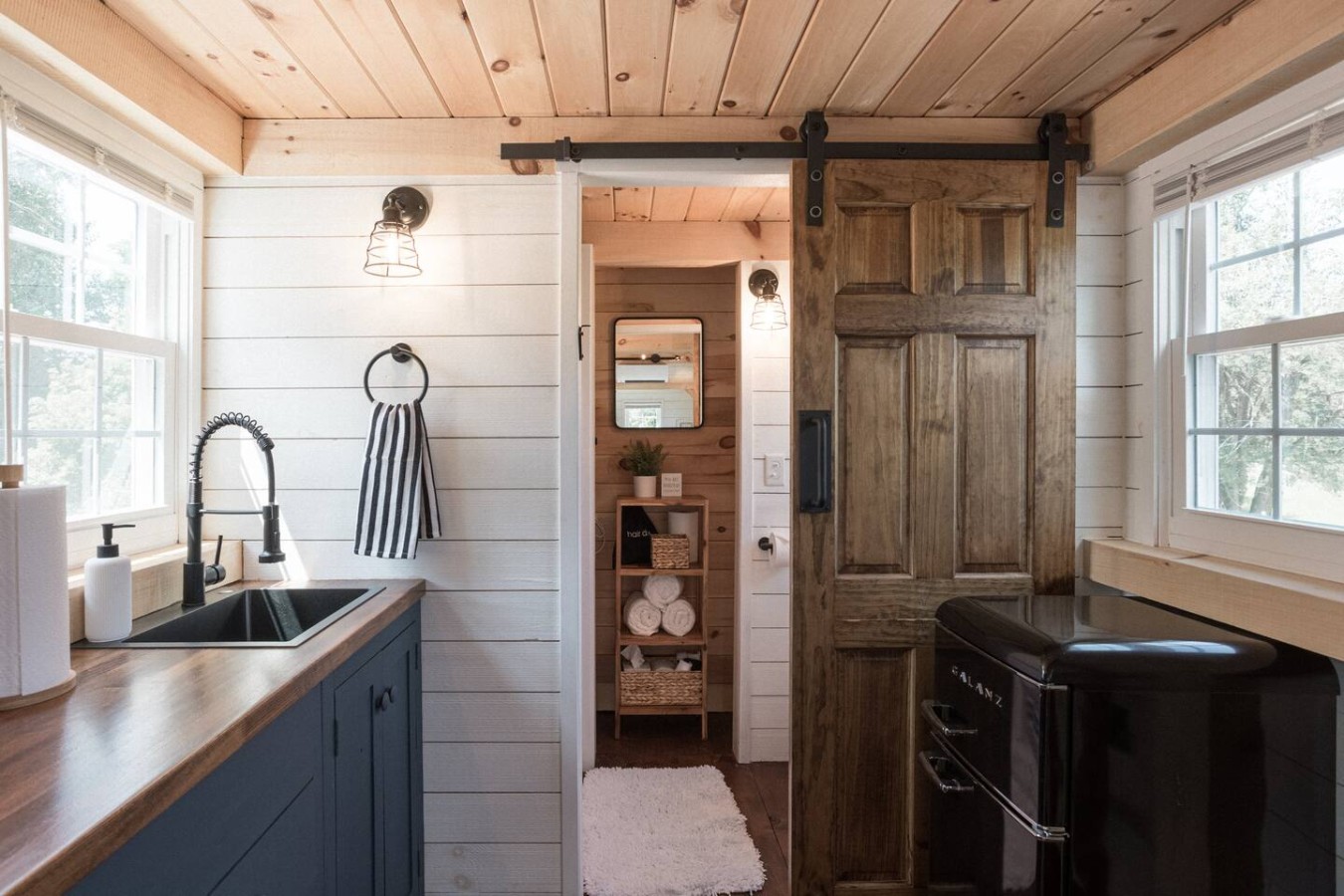 Tiny Timber- Stunning Tiny House — photo 14