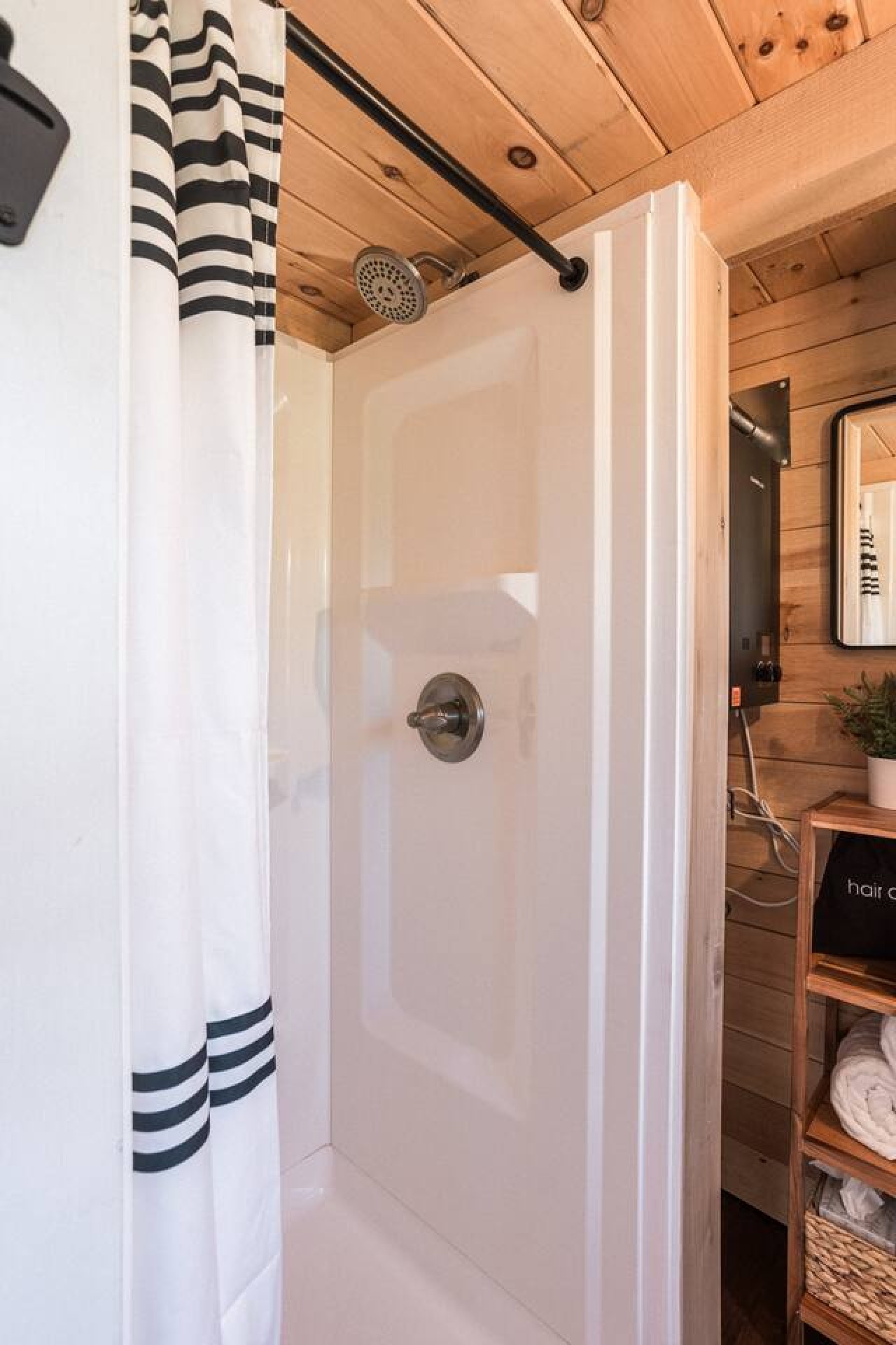 Tiny Timber- Stunning Tiny House — photo 32