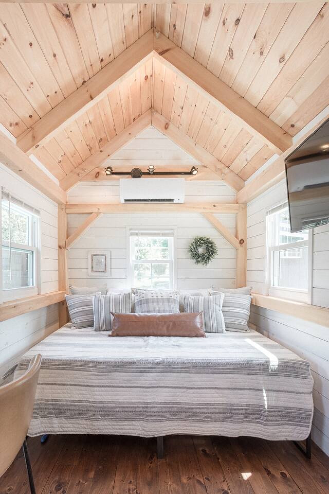 Tiny Timber- Stunning Tiny House — photo 8