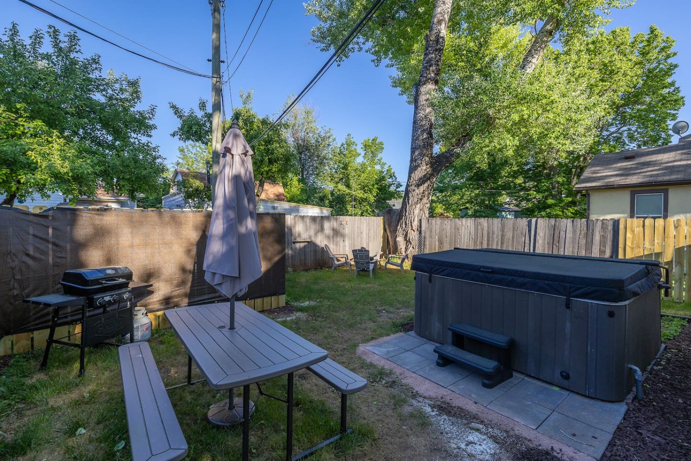 1 block from Mainstreet! Hot Tub — photo 19
