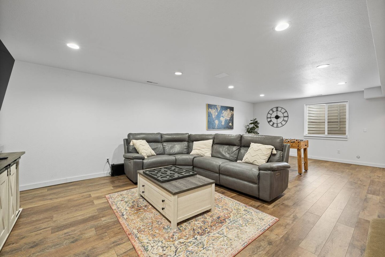 5 Beds, Hot Tub, Fenced Backyard — photo 26