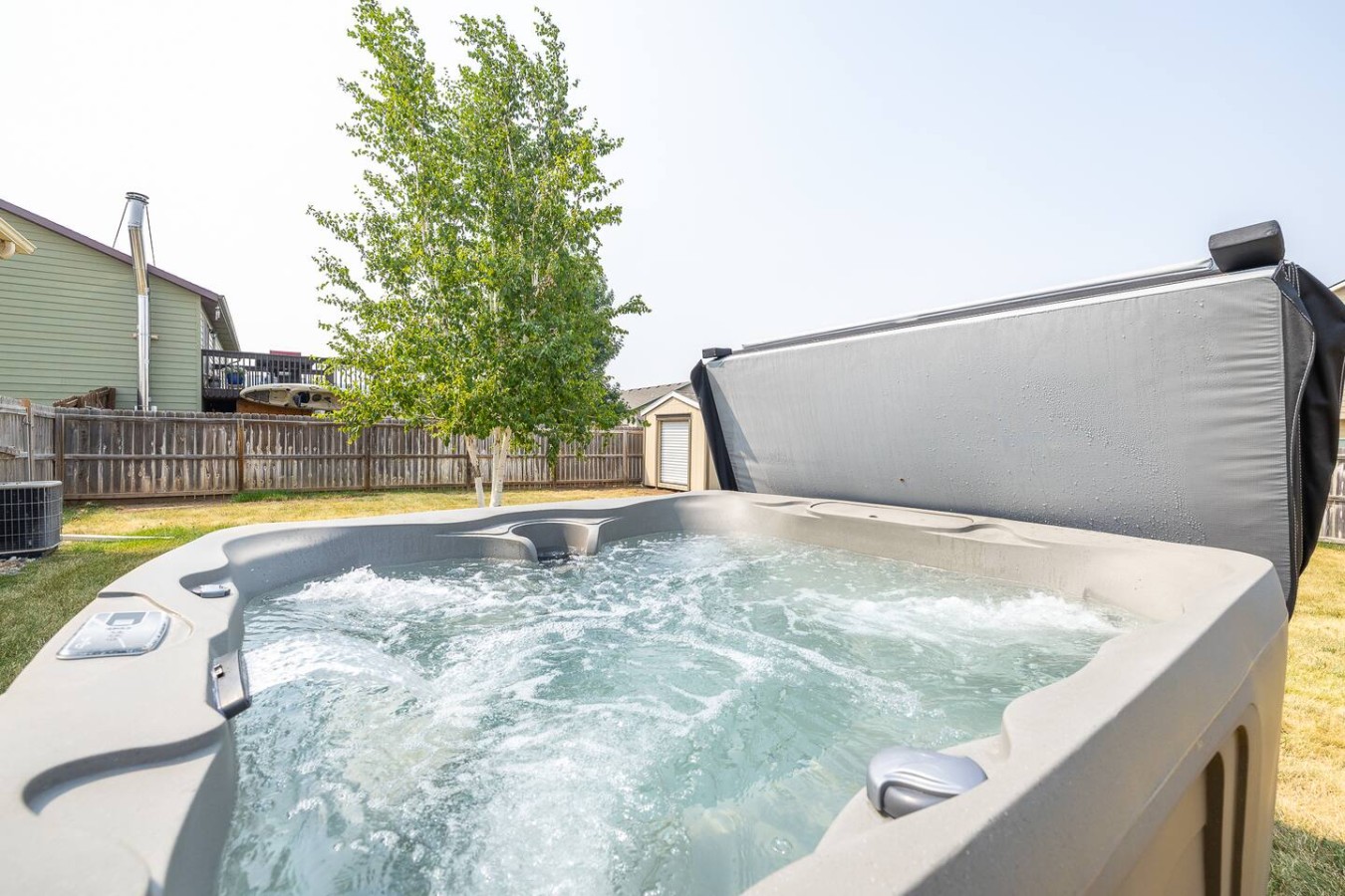 5 Beds, Hot Tub, Fenced Backyard — photo 5
