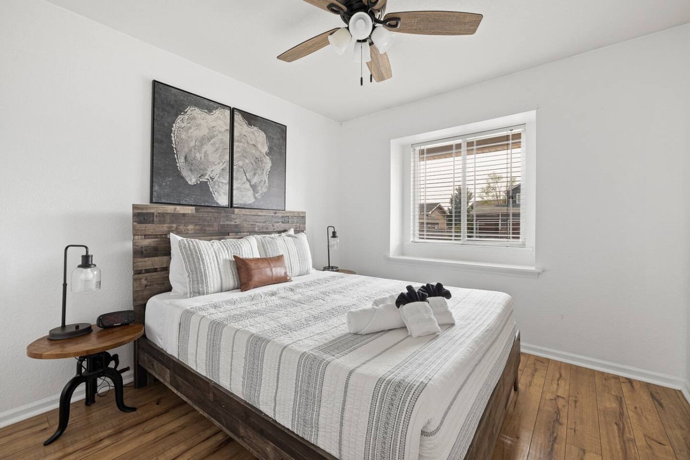 5 Beds, Hot Tub, Fenced Backyard — photo 9