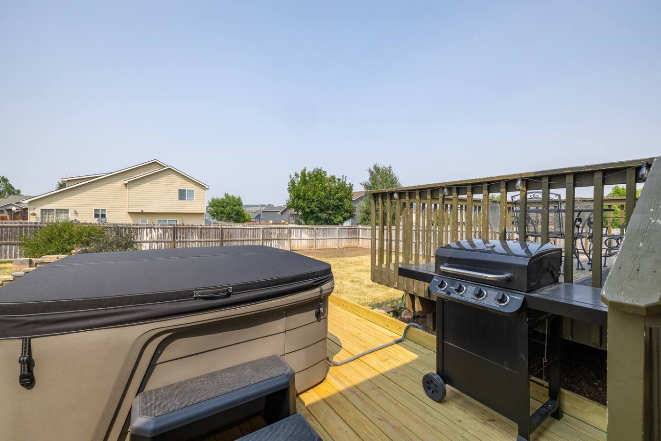5 Beds, Hot Tub, Fenced Backyard — photo 31