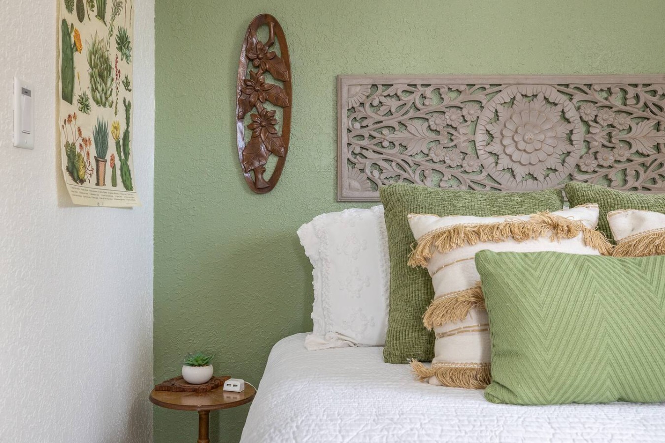 Boho Bliss: 3 Bedroom, Fenced Yard — photo 11