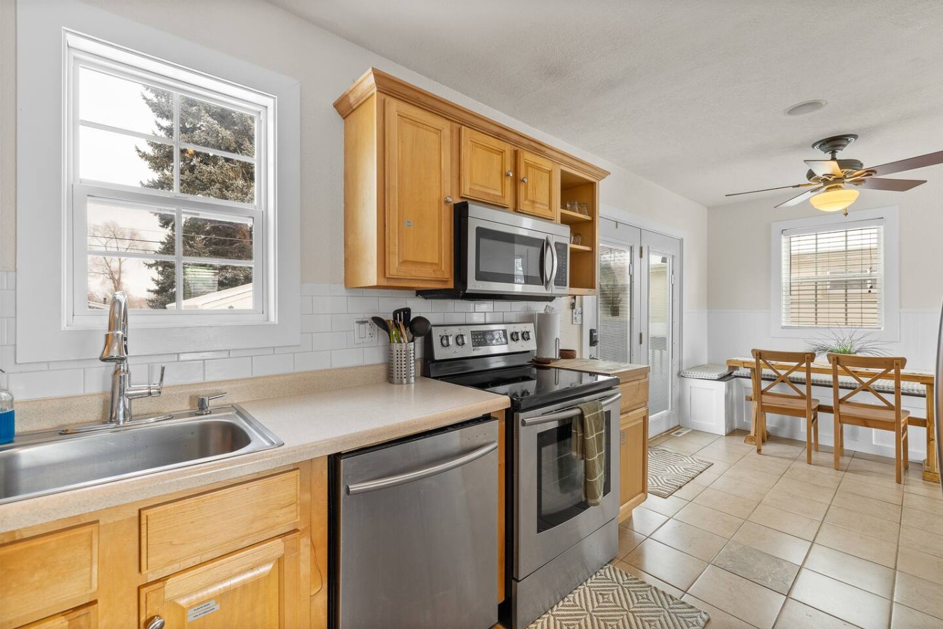 Boho Bliss: 3 Bedroom, Fenced Yard — photo 18