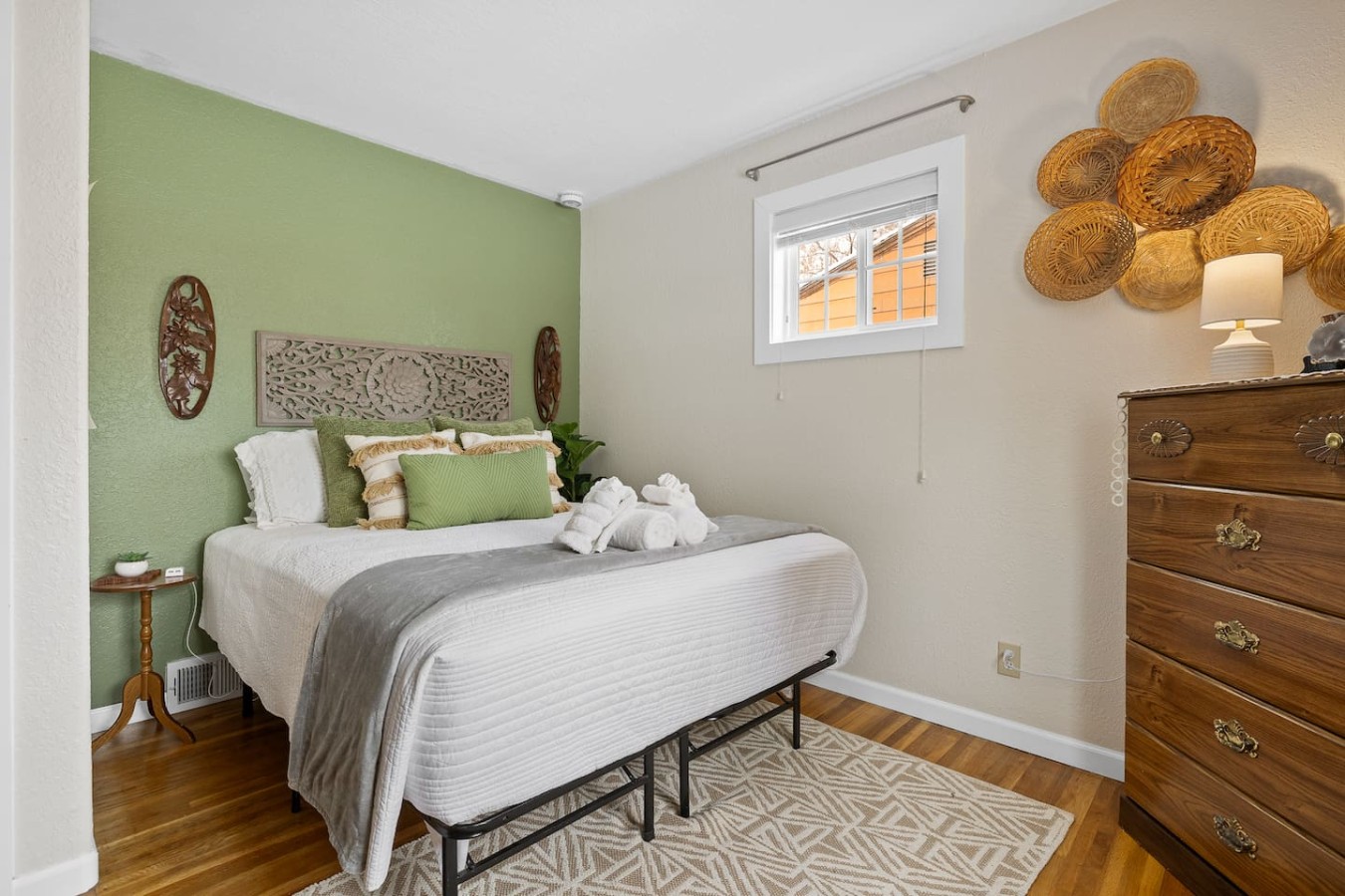 Boho Bliss: 3 Bedroom, Fenced Yard — photo 12