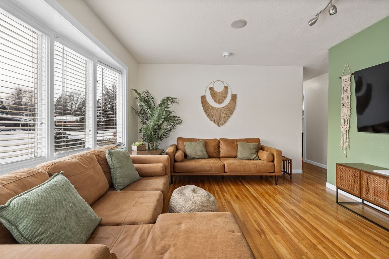 Boho Bliss: 3 Bedroom, Fenced Yard — photo 4
