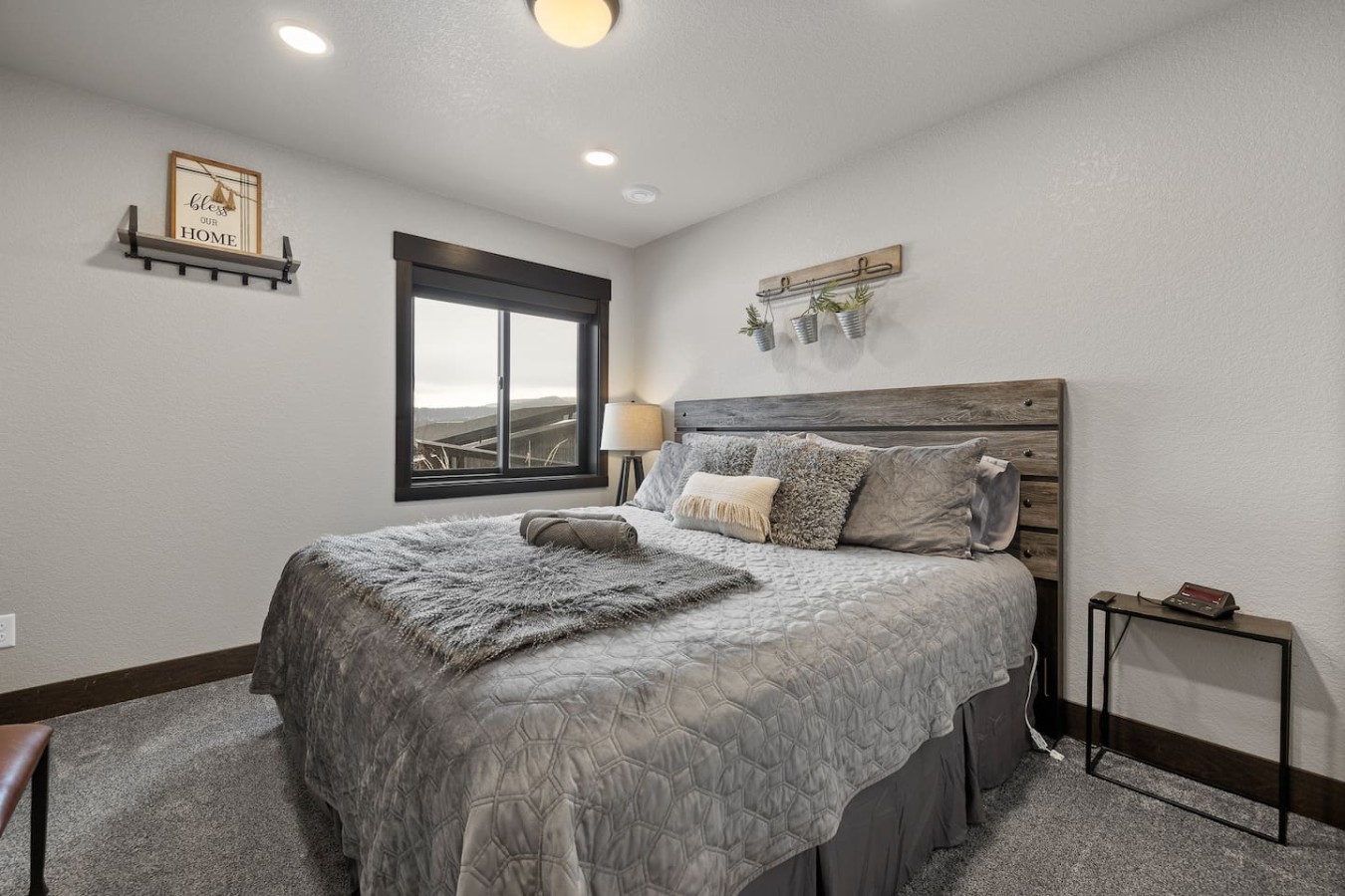 Modern Mountain Retreat — photo 19