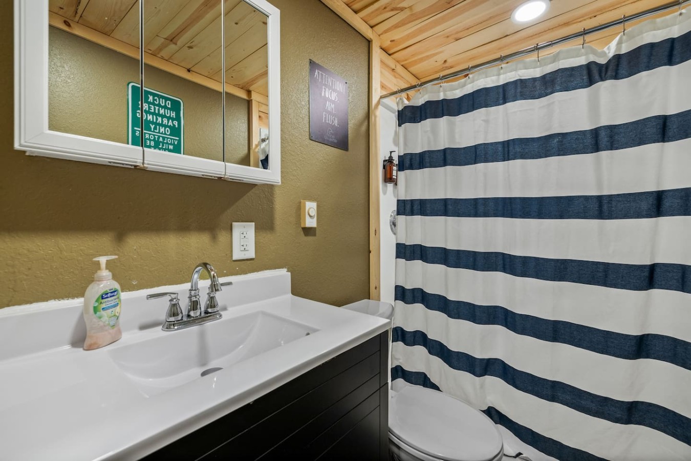Forest Cabin, Hottub, 5 beds, — photo 18