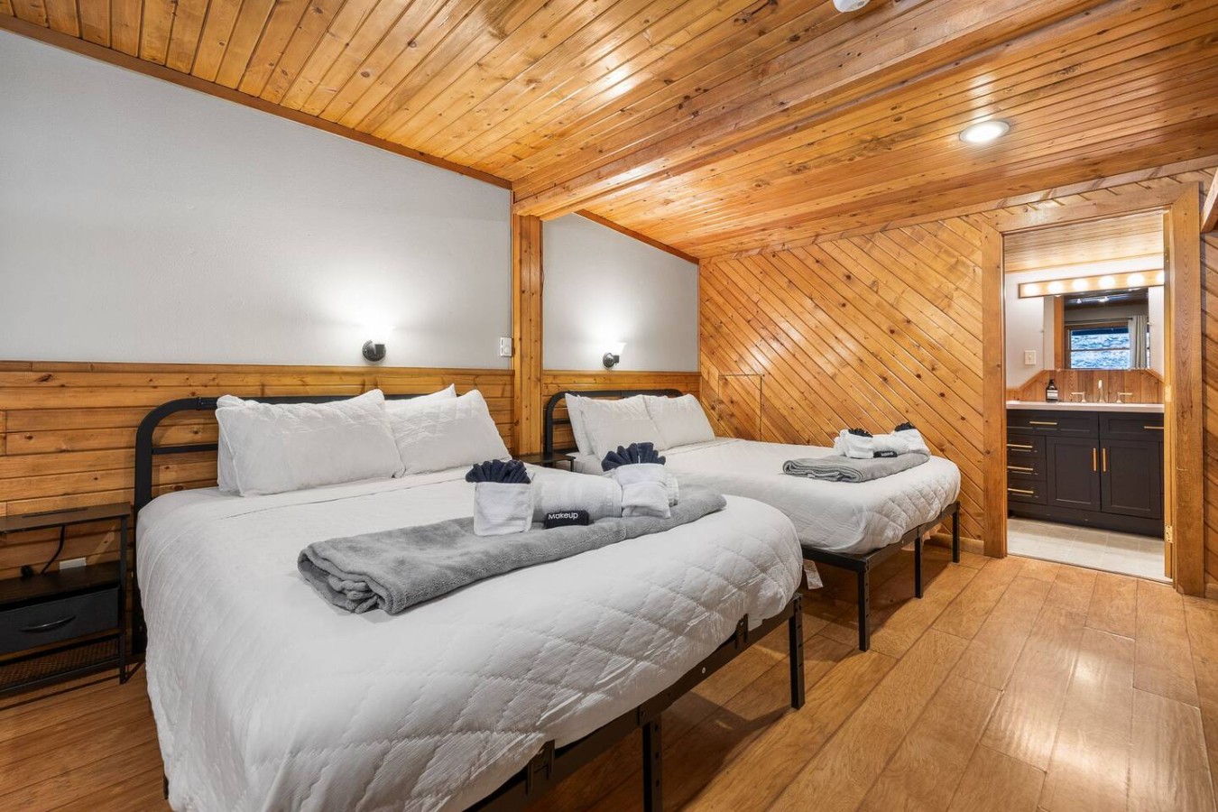 Room 17 – Queen Beds — photo 11