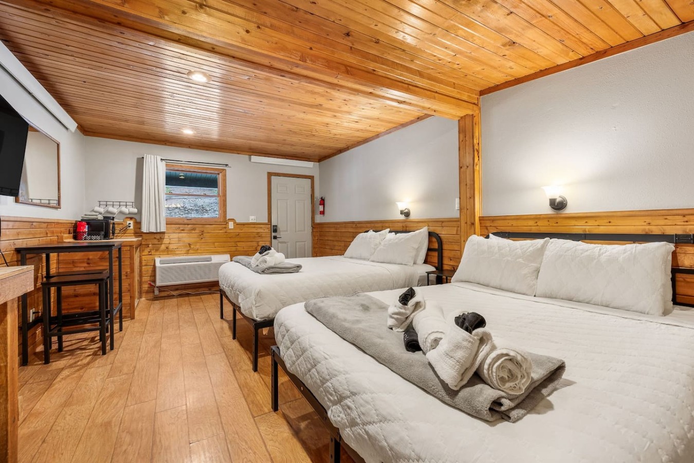 Room 17 – Queen Beds - Lead, SD