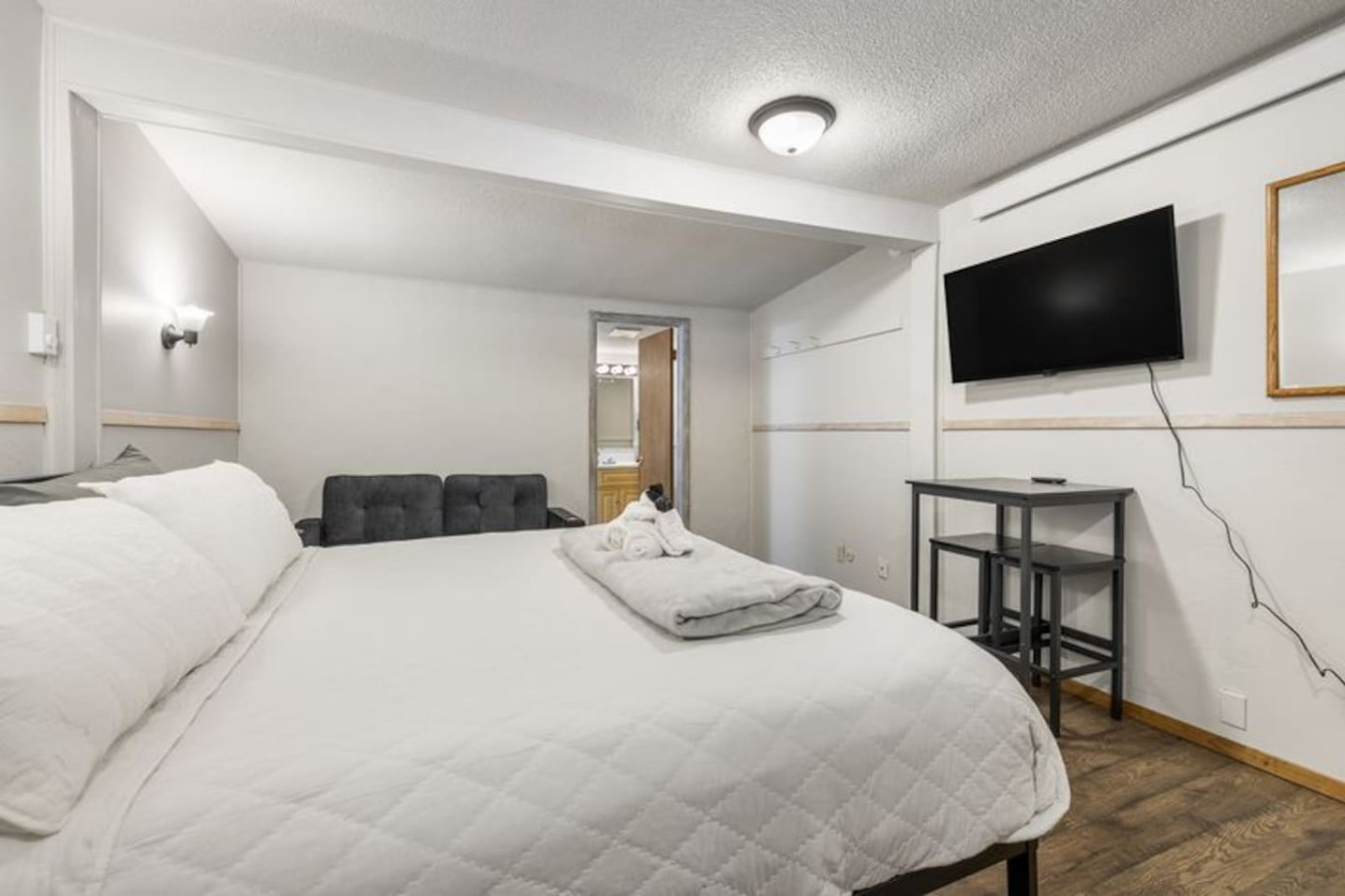 Room 18 – King Bed — photo 7
