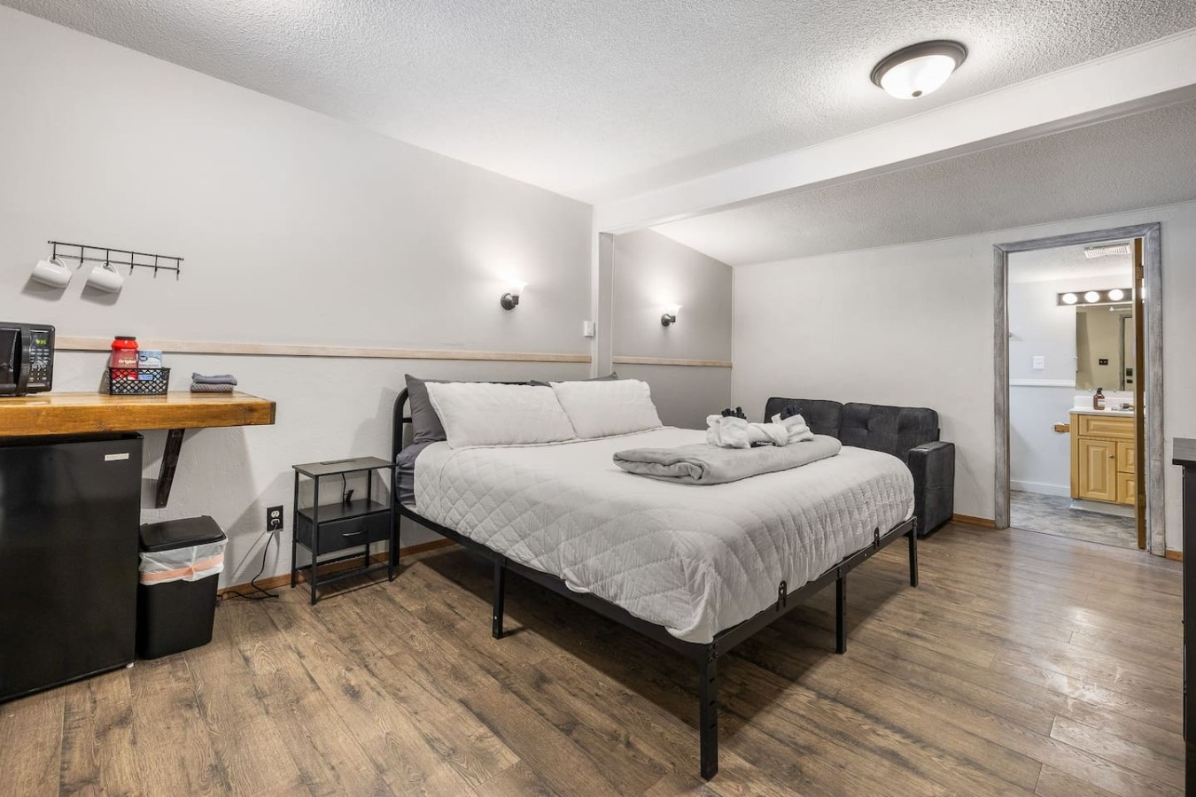 Room 18 – King Bed — photo 6