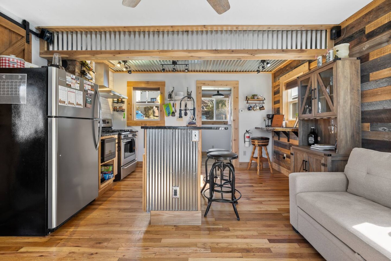 Walsh's Studio Cabin — photo 4