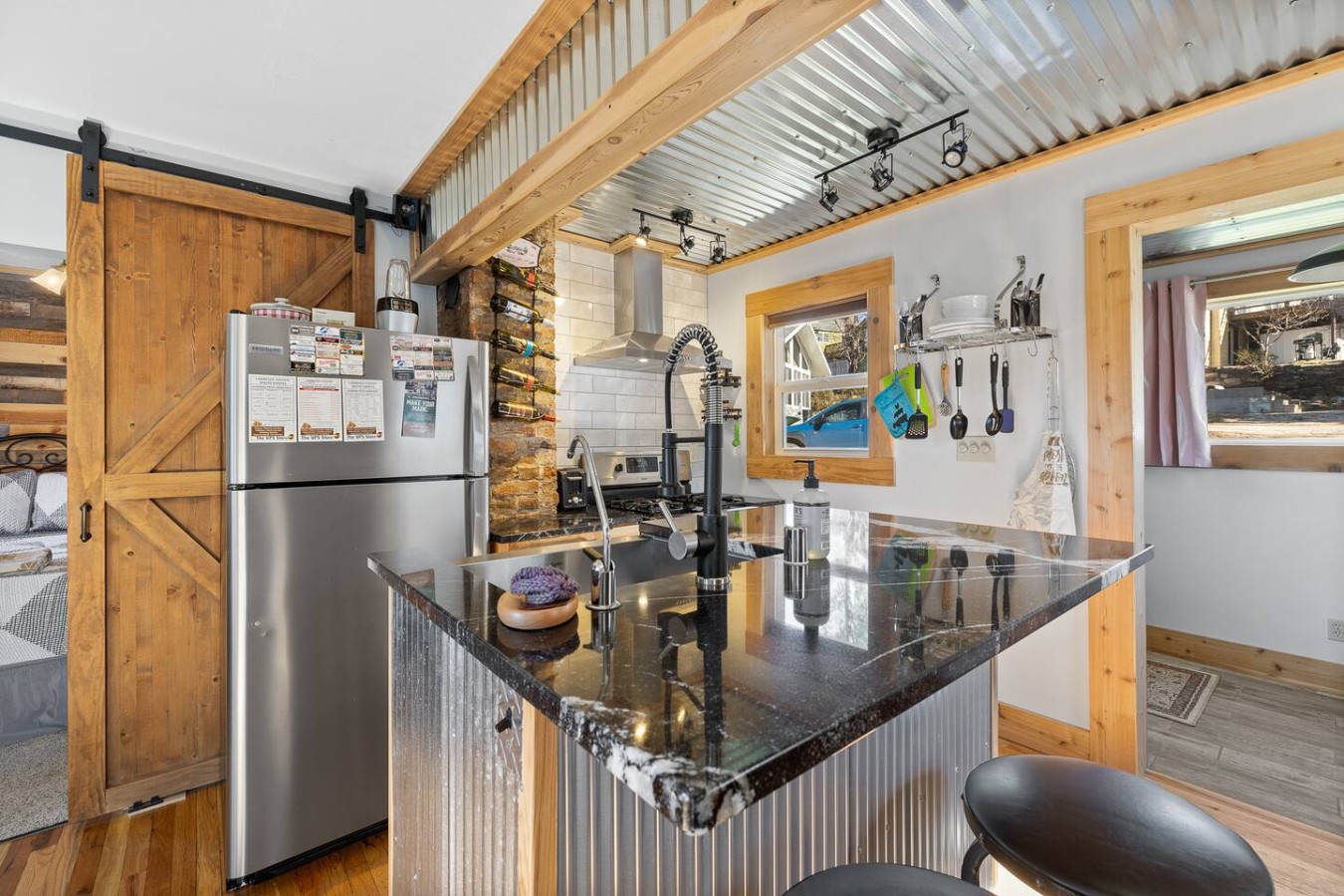 Walsh's Studio Cabin — photo 10