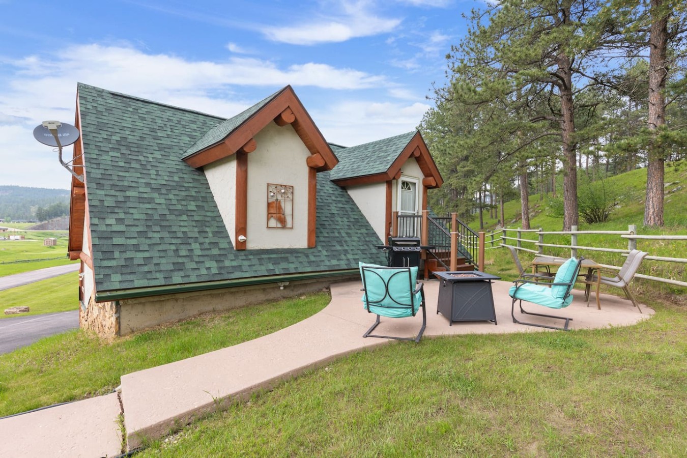 Dakota Cabin:1 mi. Sheridan Lake — photo 17