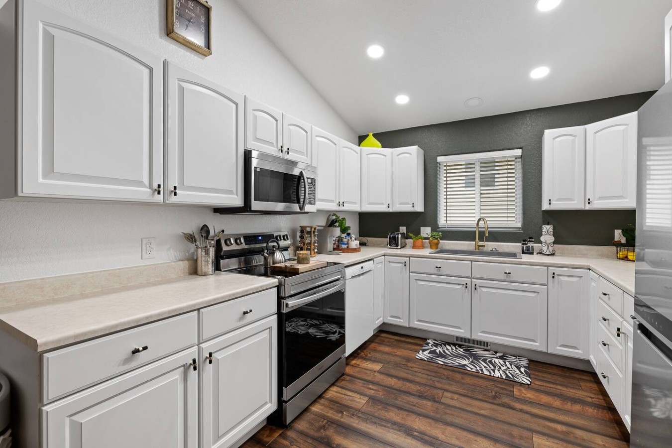 Townhouse, Fenced Yard 2bd 2Bath — photo 14