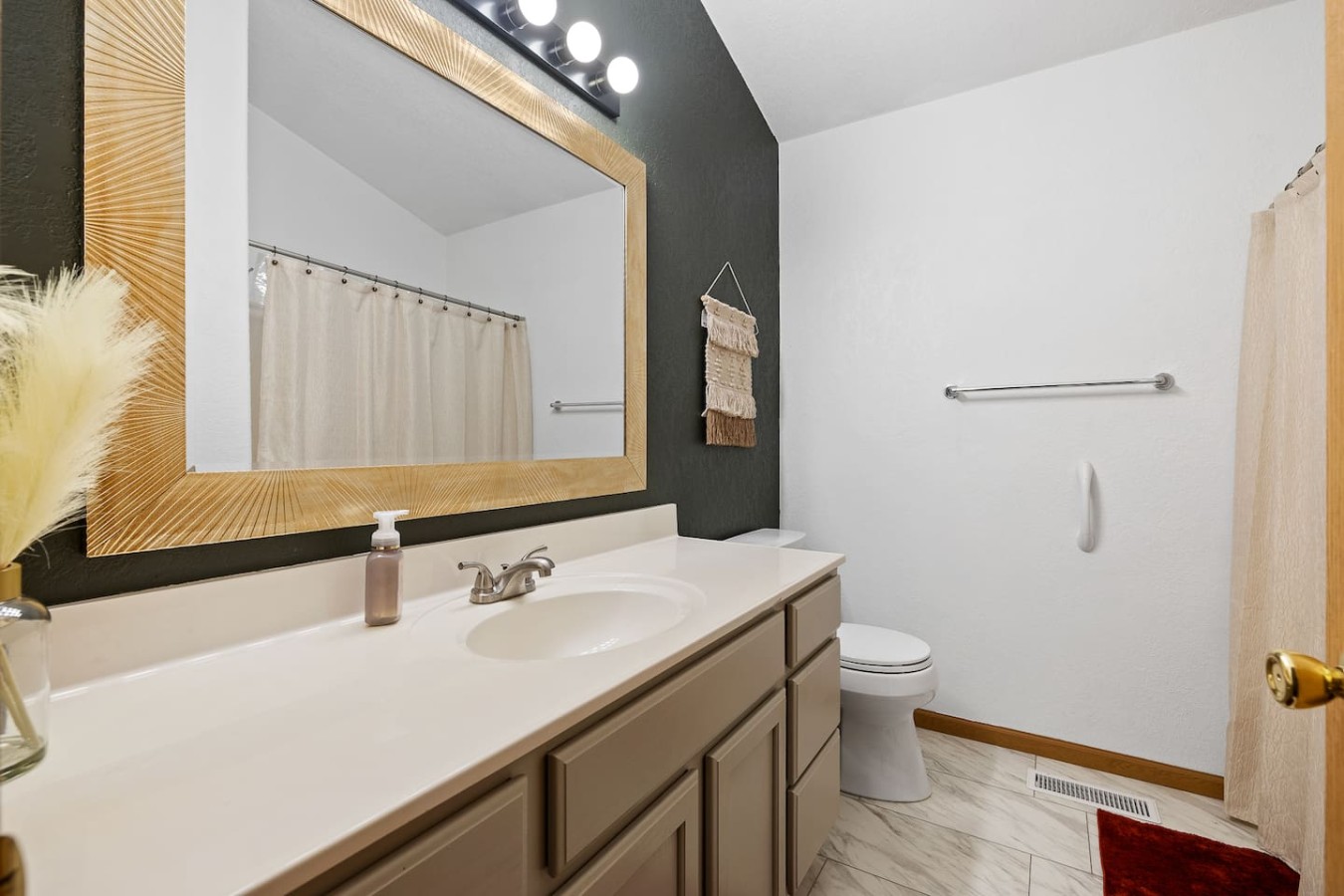 Townhouse, Fenced Yard 2bd 2Bath — photo 6