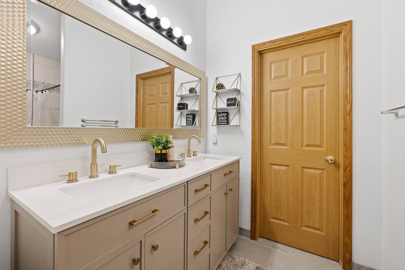 Townhouse, Fenced Yard 2bd 2Bath — photo 17