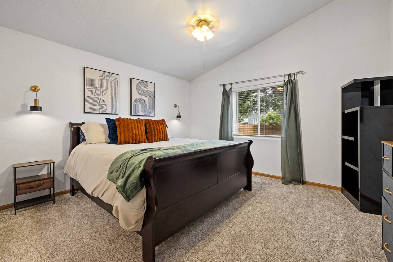 Townhouse, Fenced Yard 2bd 2Bath — photo 2