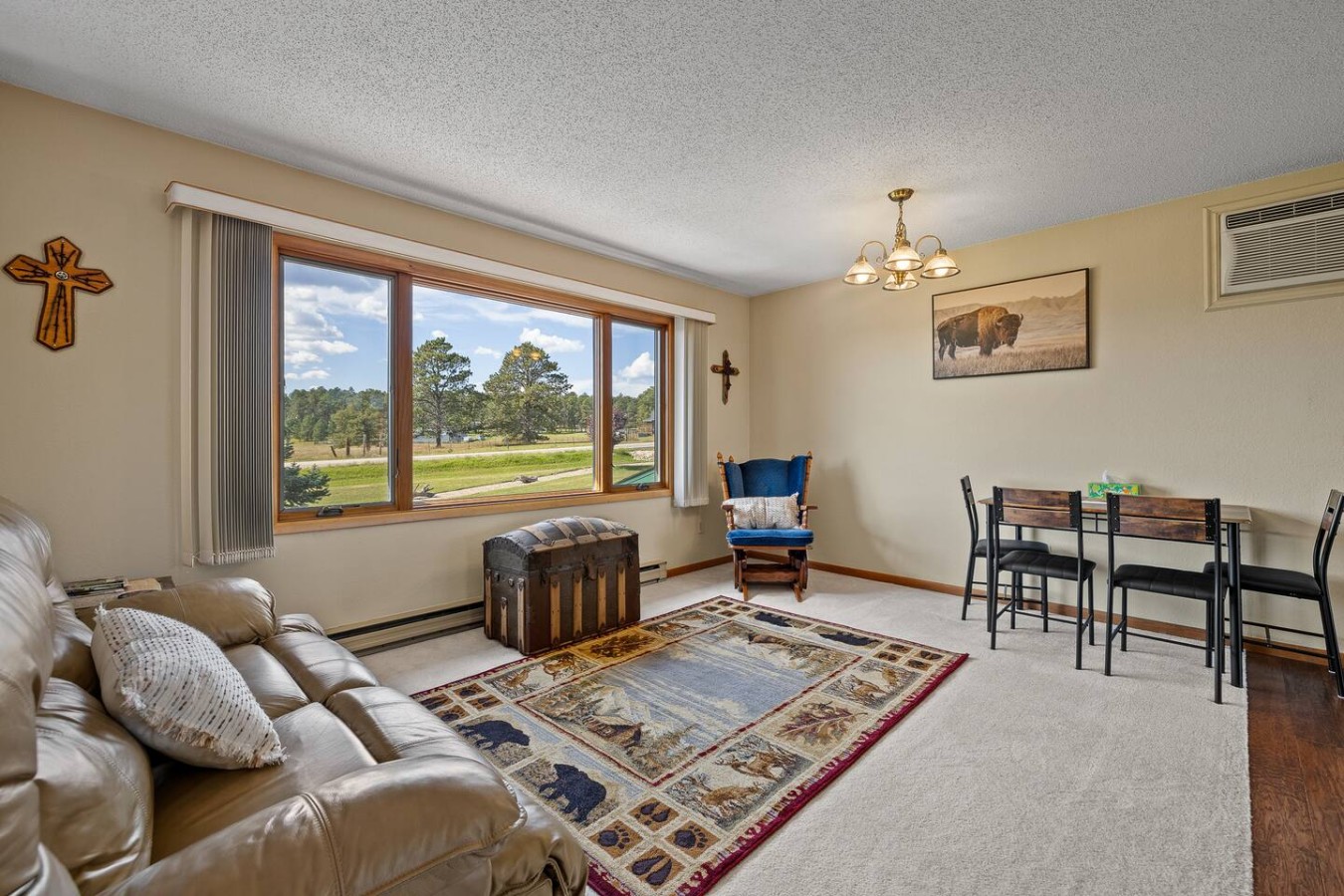 Cozy Nemo Road Retreat 3 bed fenced yard — photo 3