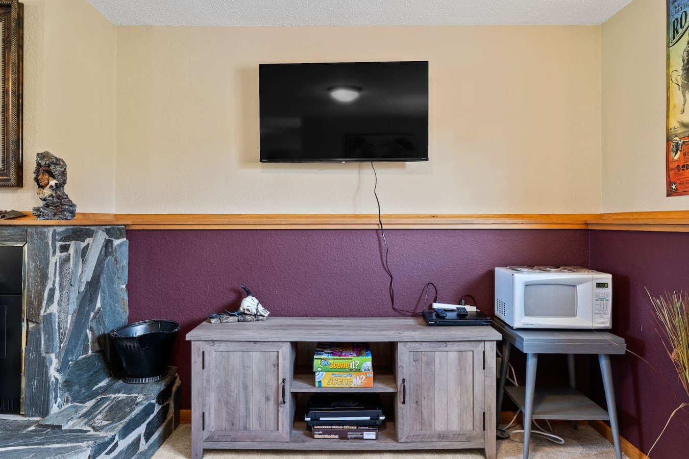 Cozy Nemo Road Retreat 3 bed fenced yard — photo 20