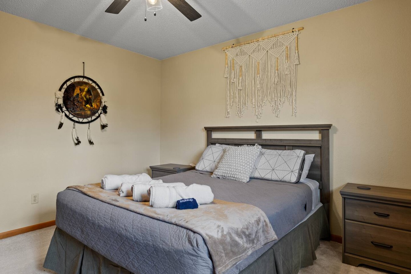 Cozy Nemo Road Retreat 3 bed fenced yard — photo 9