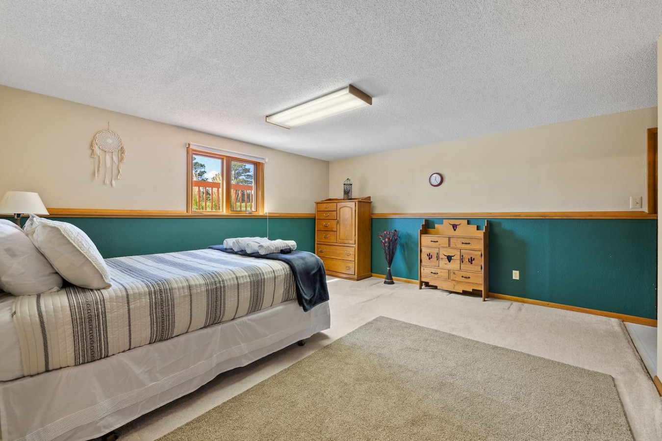Cozy Nemo Road Retreat 3 bed fenced yard — photo 14