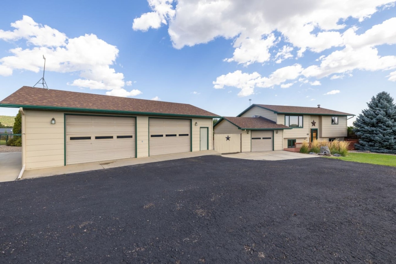 Large Double Door garage for Guest Use. Single Garage for owner use only.