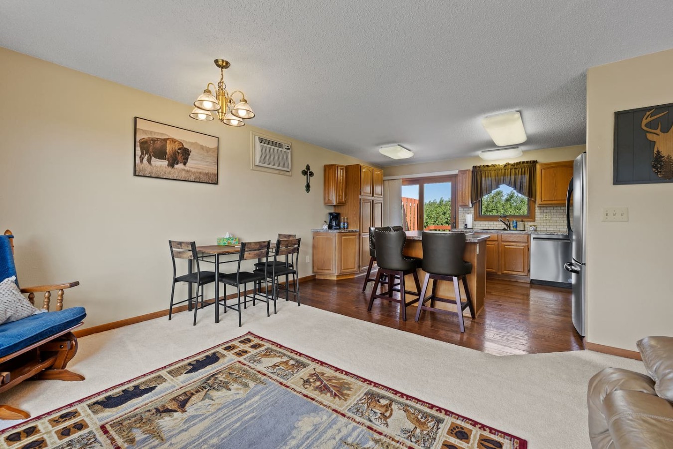 Cozy Nemo Road Retreat 3 bed fenced yard — photo 4