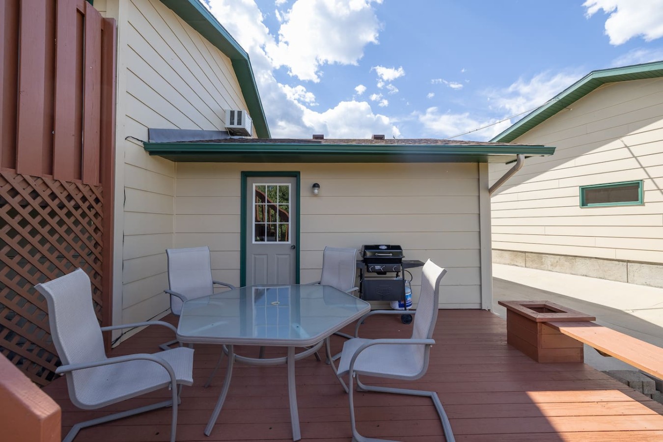 Cozy Nemo Road Retreat 3 bed fenced yard — photo 22