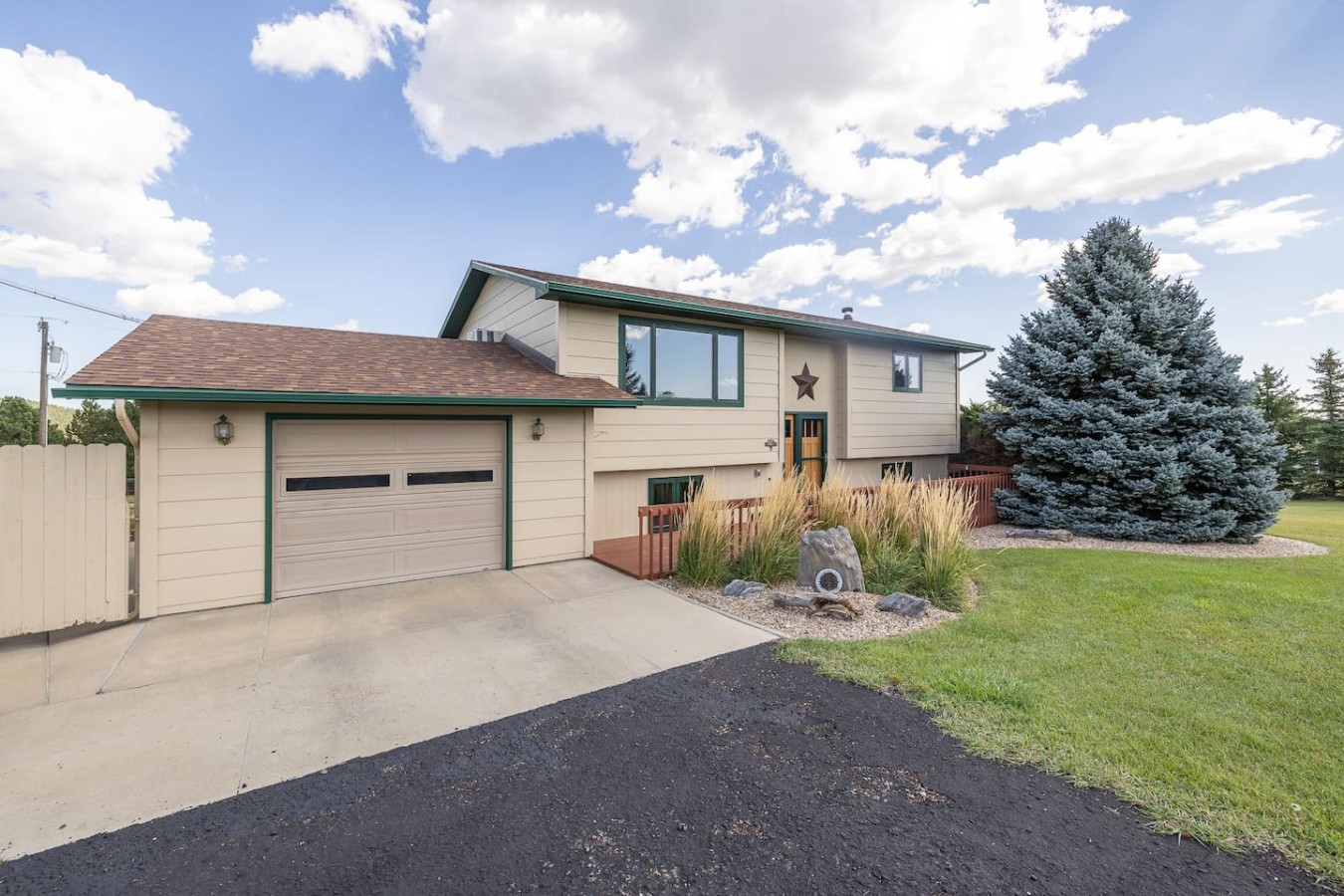 Cozy Nemo Road Retreat 3 bed fenced yard — photo 25