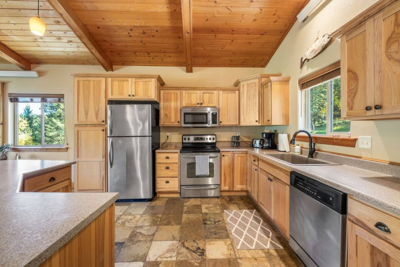 2 bedroom, 2 bathroom, 4 bed, Starlink, Hottub — photo 17