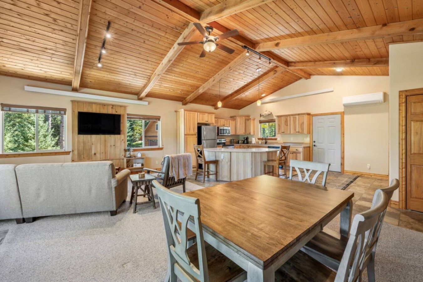 2 bedroom, 2 bathroom, 4 bed, Starlink, Hottub — photo 3