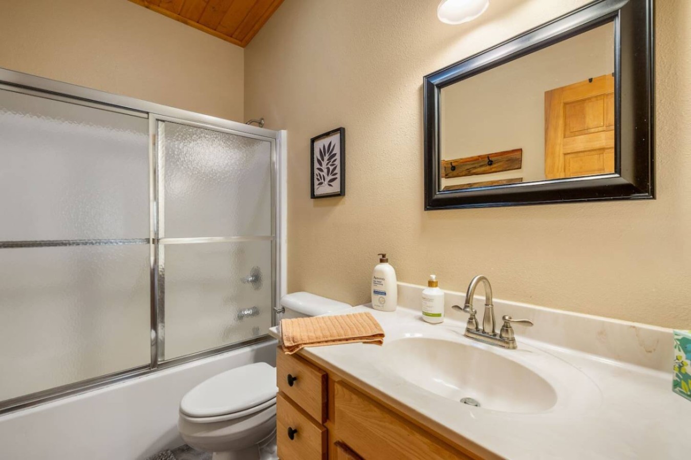 2 bedroom, 2 bathroom, 4 bed, Starlink, Hottub — photo 15