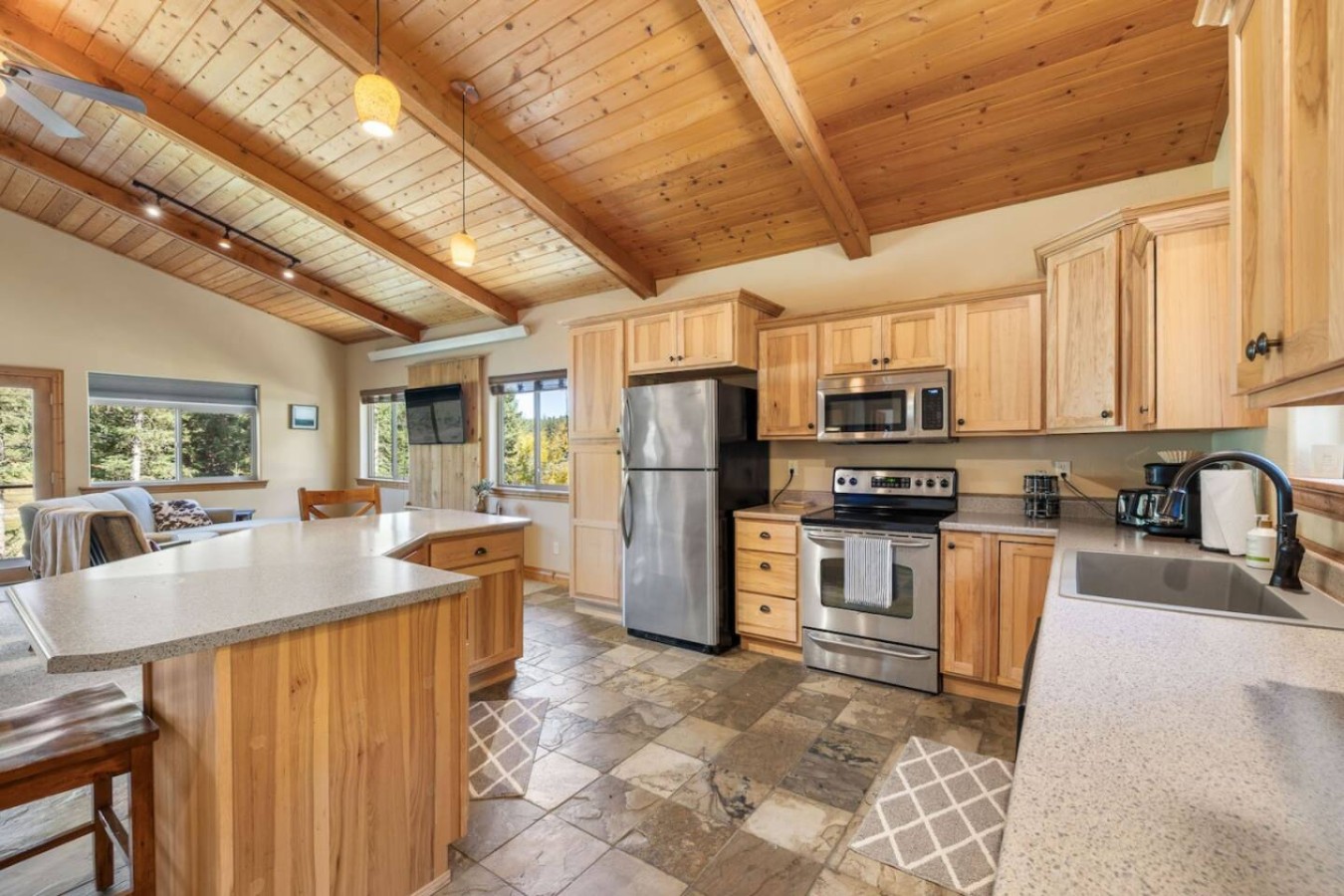 2 bedroom, 2 bathroom, 4 bed, Starlink, Hottub — photo 20